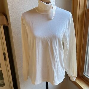 NWT Women’s Lindsey Blake Petites off white turtleneck size Medium